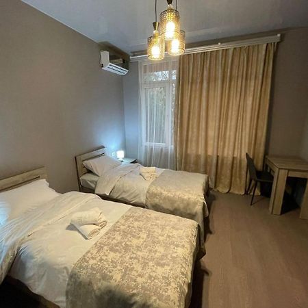 Hotel Lumi Zugdidi Buitenkant foto